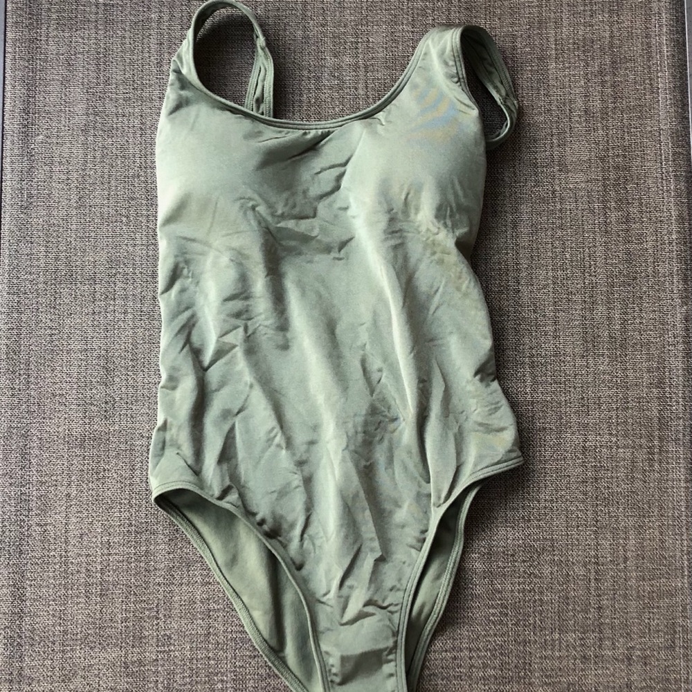 A&F one pice - Picture 2 of 4